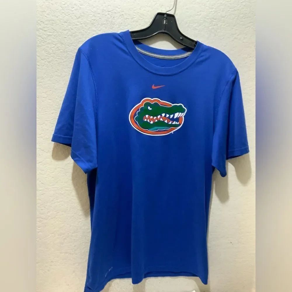 The NIKE Tee Crew Neck Athletic Cut FLORIDA GATORS Swoosh Blue S